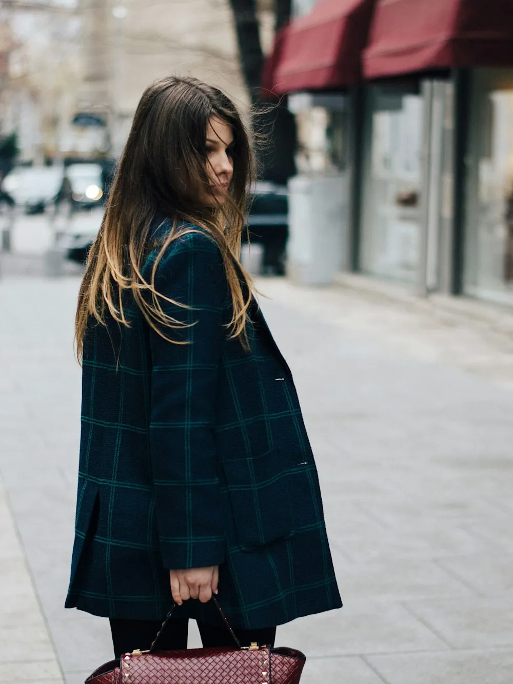 Look 04 — The drape resolved by gravity, not by structure underneath.